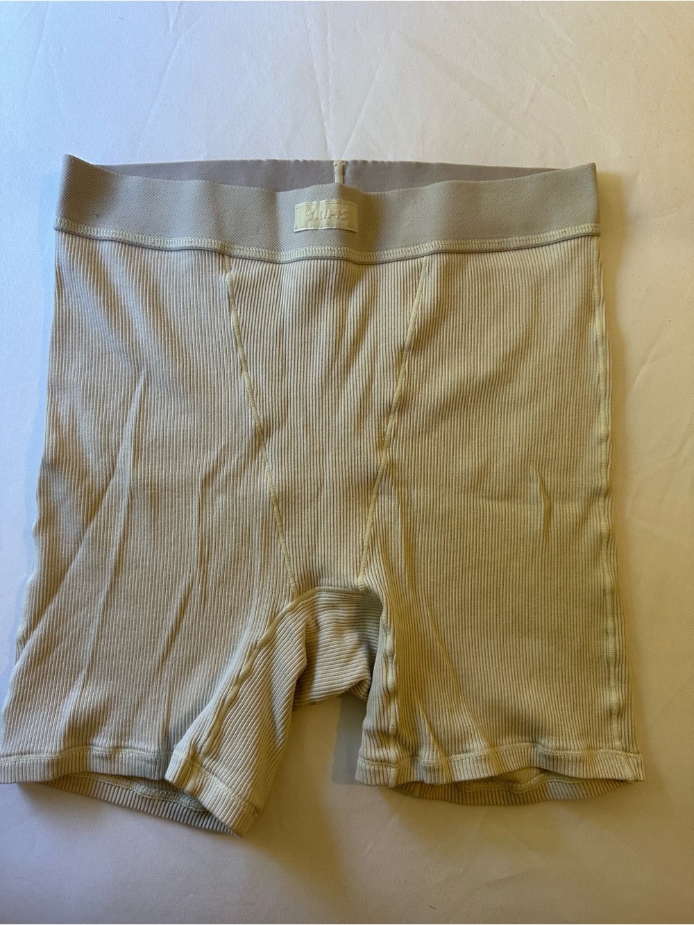 Skims shorts - Cream